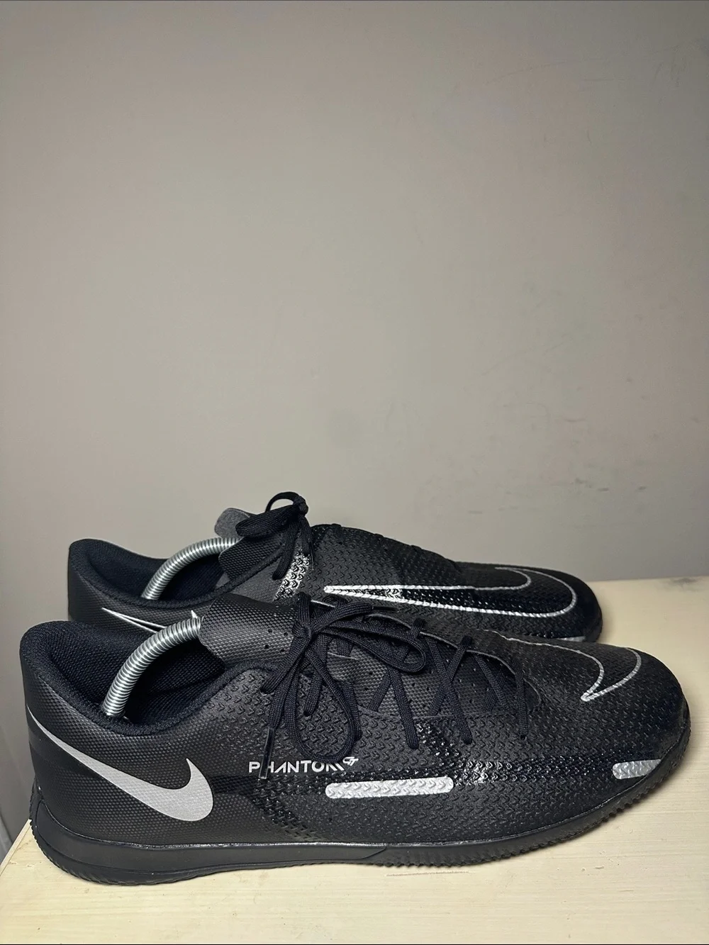 Nike Black metallic Silver Phantom GT2 Club IC Men's Soccer Shoes